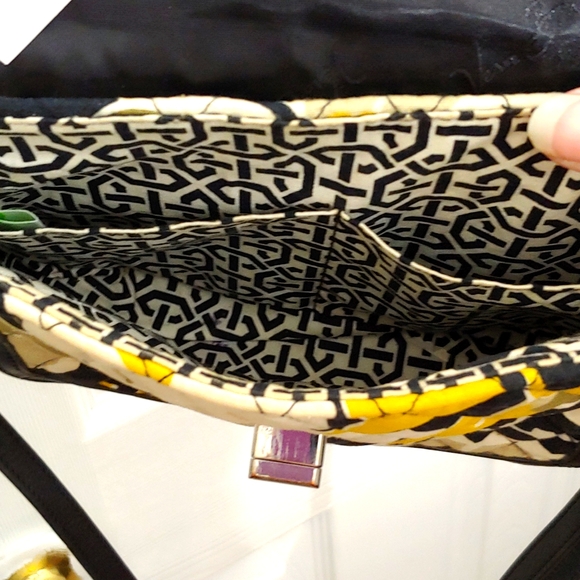 EUC * VERA BRADLEY * BLACK/YELLOW FLORAL HANDBAG * CROSS BODY * ADJUSTABLE STRAP - Picture 7 of 9